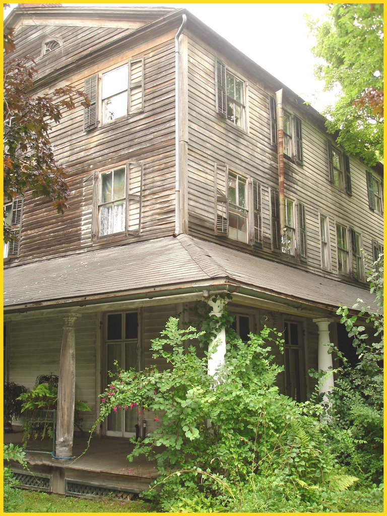 Living haunted mansion / Maison hantée et habitée - Bennington, Vermont. USA / 6 août 2008.