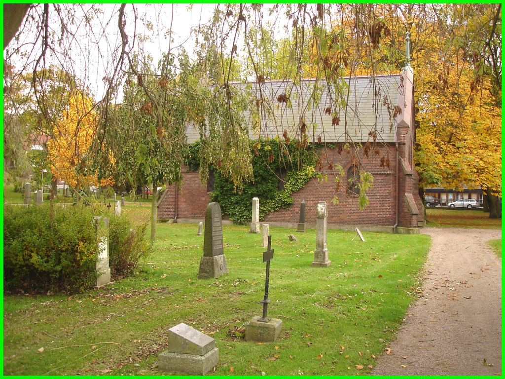 Cimetière de Helsingborg- Suède - Brick chapel- Chapelle de briques / 22 octobre 2008.