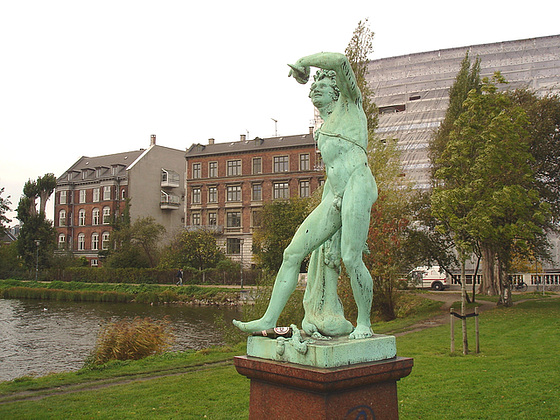 Exhibitionnisme statuaire / Statuary exhibitionist - Copenhague, Danemark.  20 octobre 2008