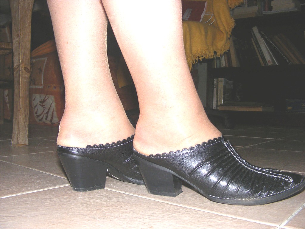 Mon amie Christiane avec permission -  Nouvelles chaussures /  Podoélégance Christianienne !