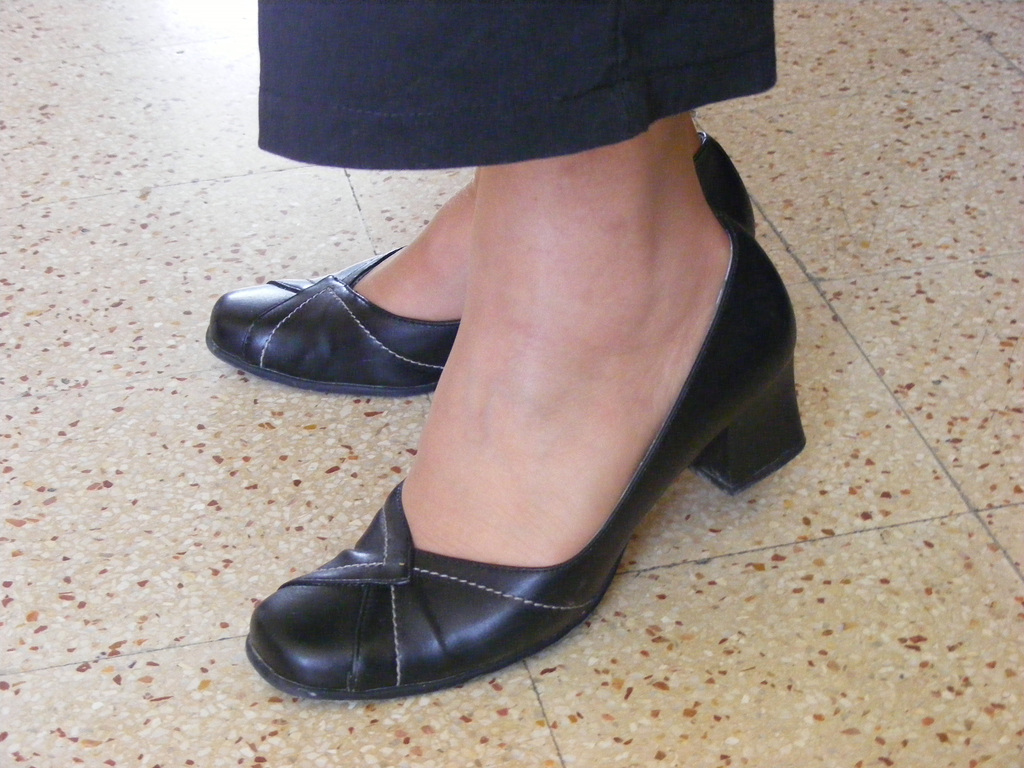 Christiane - Nouvelles chaussures / New shoes -  Avec permission. Avril 2009