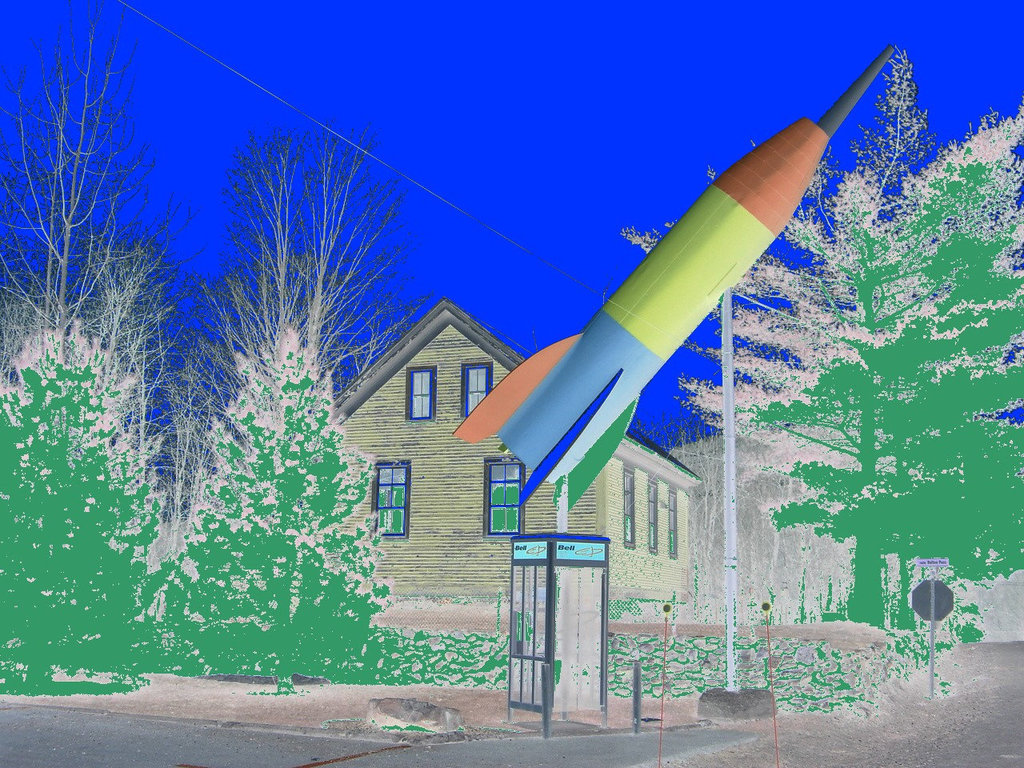 Dépanneur Fusée /  Rocket store -  South Bolton , Québec. CANADA.   28 mars 2010 - Négatif avec changement de couleurs