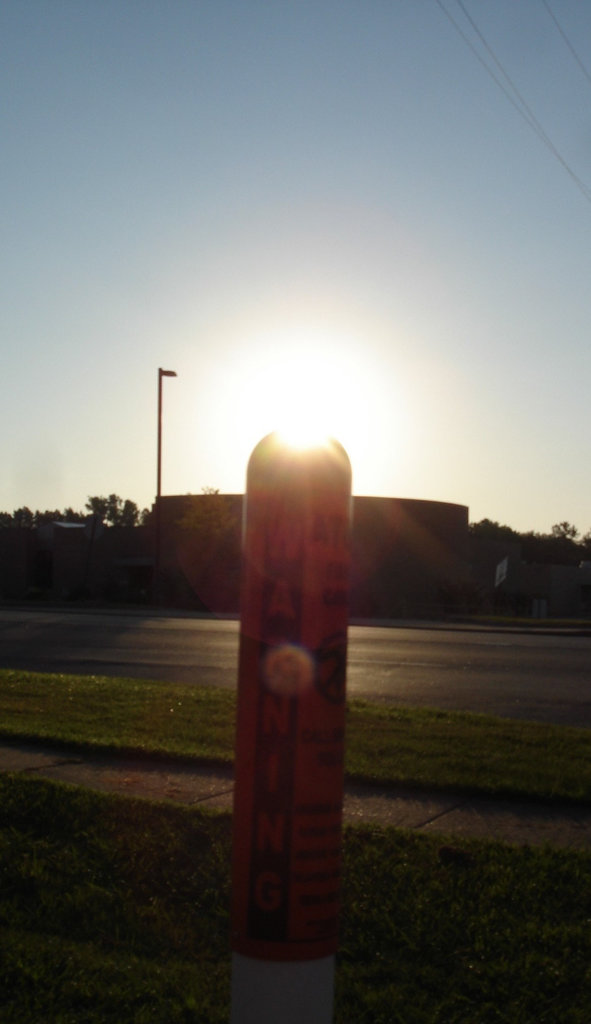 Warning sunrise  / Le réveil du danger - Hillsboro, Texas. USA - 27 juin 2010