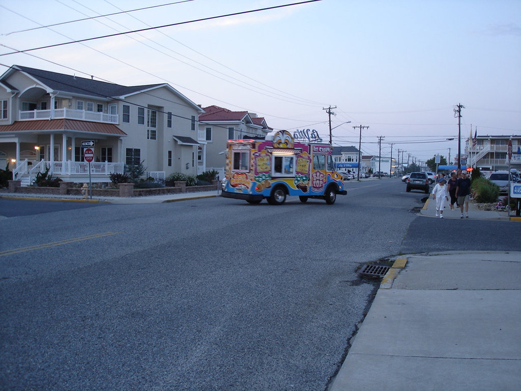 Big top ice cream truck / Camion crémeux - Wildwood, New-Jersey. USA .  18 juillet 2010