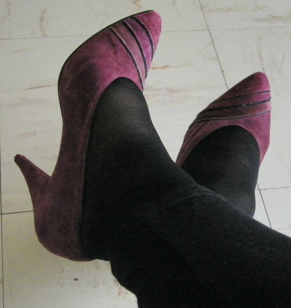 Lady Elido /   Keltia make elegant high heels shoes /  Superbes escarpins de marque Keltia - Avec / with permission.  18 novembre 2010.