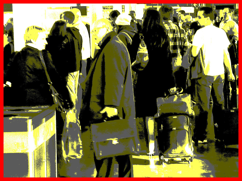Lady 55 -  Hidden High heels among suitcases -  Talons cachés parmi les valises - PET airport. 18 octobre 2008 - Vintage postérisé