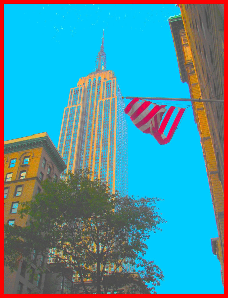 New-York city - Drapeau et gratte-ciel /  Flag & skyscarper. 19 juillet 2008 - Ciel bleu photofiltré et cadre rouge