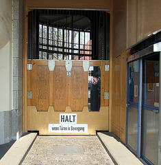 Hoist-Door for cars at Alter Elbtunnel