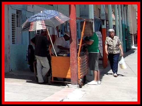 Mature cuban shopper -Recadrage