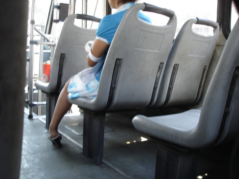 Bus mexican Lady in high heels / Dame en talons hauts dans un bus mexicain - Photo originale