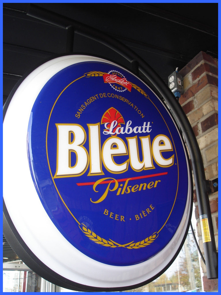 Labatt Bleue Pilsener  - Hometown blue hops sign - Dans ma ville- 12-10-2008.