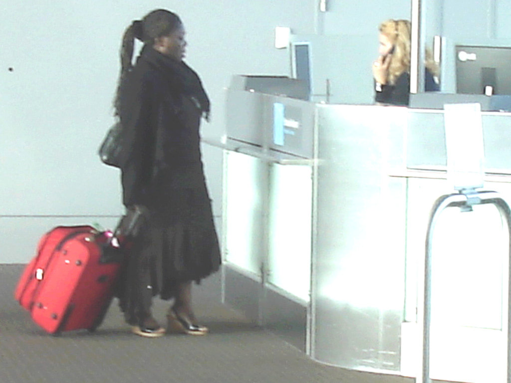 Ponytail Black Lady in wedges -  Brussels airport  / October 19th 2008
