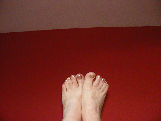Les beaux Pieds de mon amie Christiane / Christiane's sexiest feet - Avec / with permission.