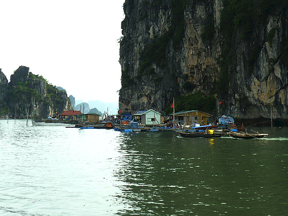Village flottant sur Halong Bay